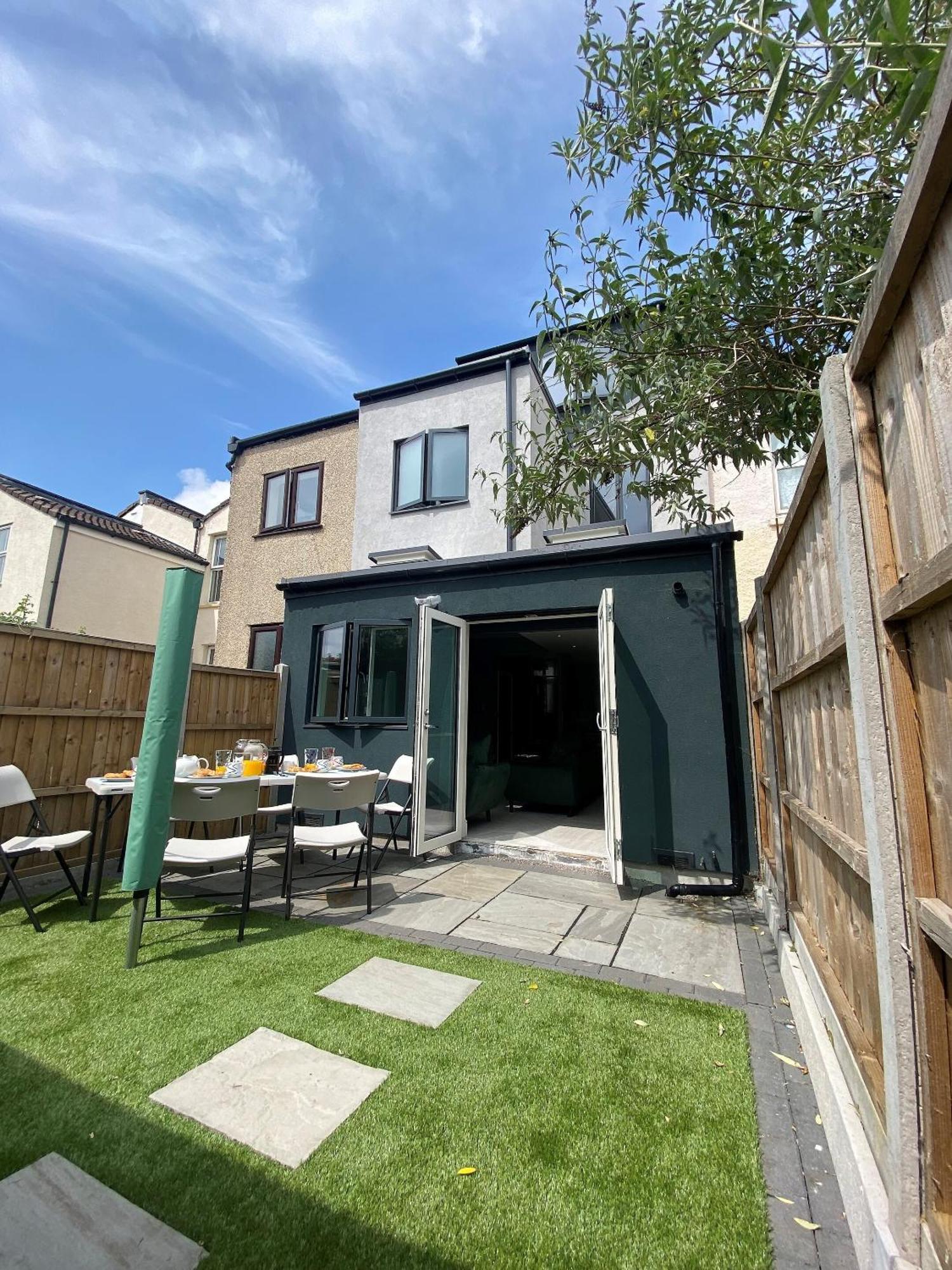Superb Townhouse Near Vibrant Gloucester Road Bristol Exterior photo