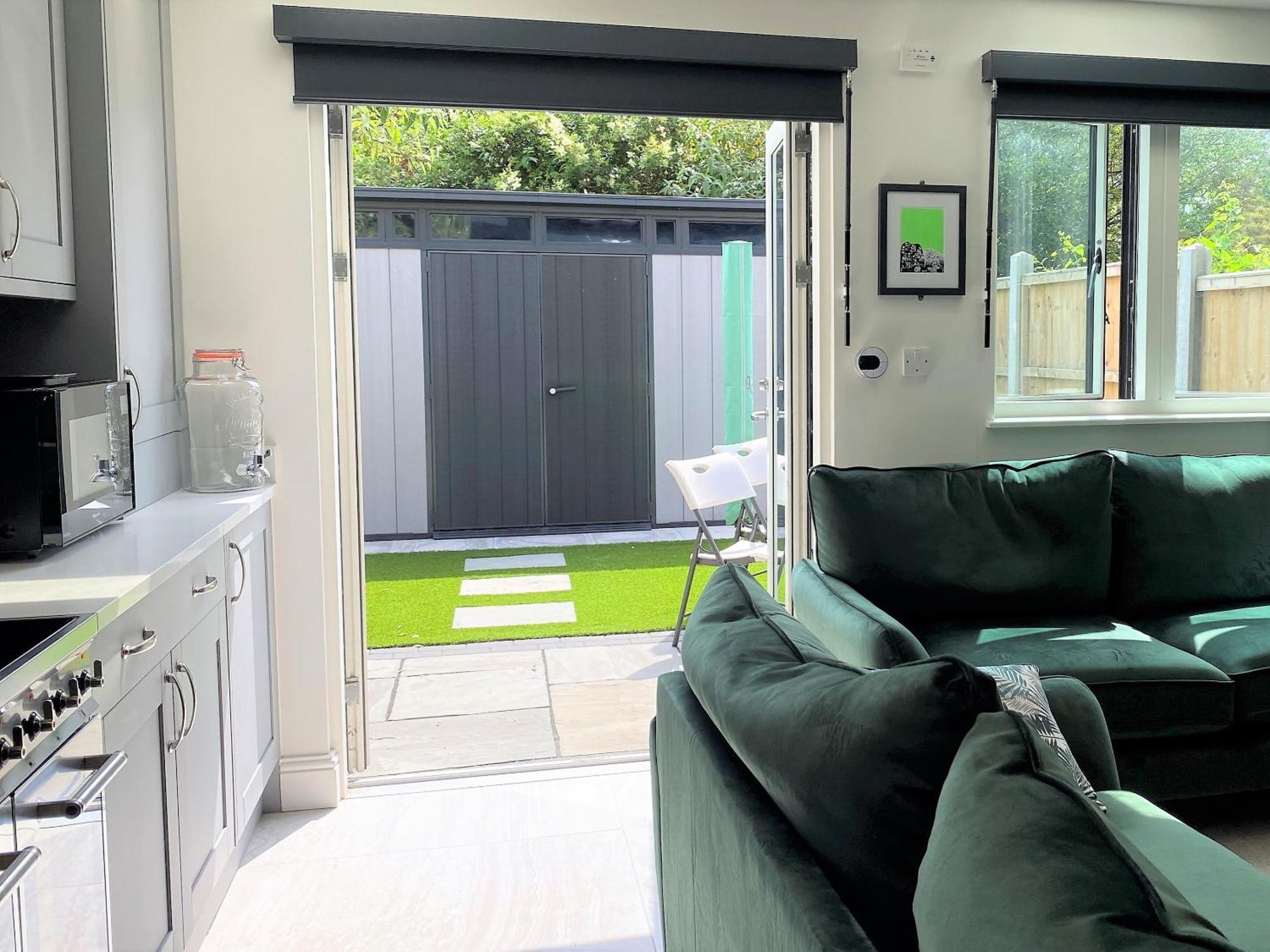 Superb Townhouse Near Vibrant Gloucester Road Bristol Exterior photo